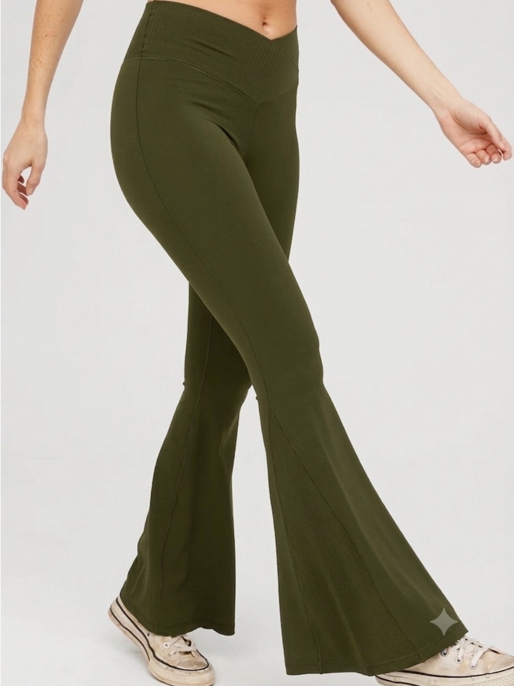 OFFLINE By Aerie Real Me High Waisted Crossover Flare
Legging